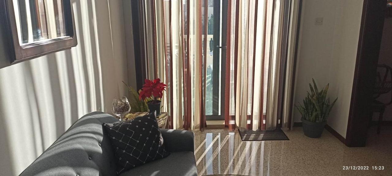 Close To Airport, Double Bedroom, Sofa-Bed, Private Bathroom For Adults And Children Aged 10 And Over Only Gudja Buitenkant foto